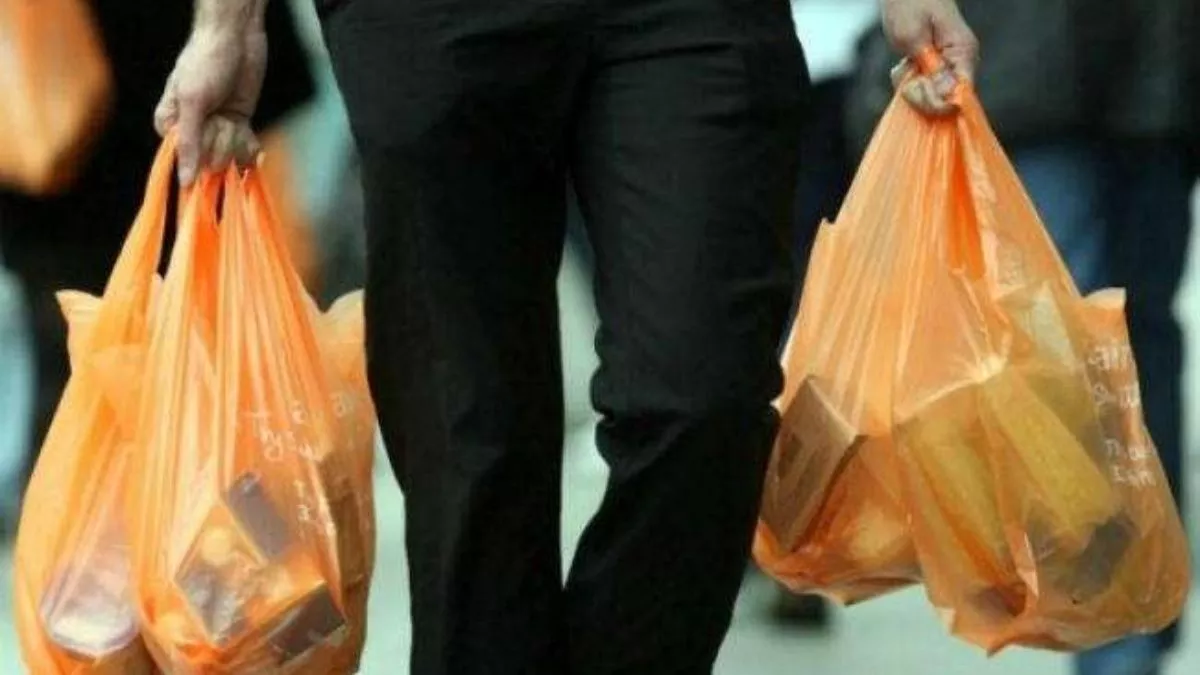 फरीदाबाद में प्लास्टिक के खिलाफ सख्त प्रशासनिक कदम: 14 ट्राफियों पर जुर्माना, शहर में जागरूकता की नई लहर